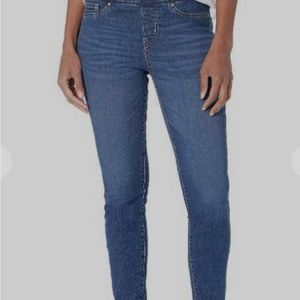 Signature by Levi Strauss. Gold Label Women's  Pull-on Jeans , Sun Worshipper
